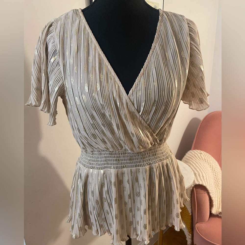 ✨Express Blush and Gold Blouse ✨ Size S/P